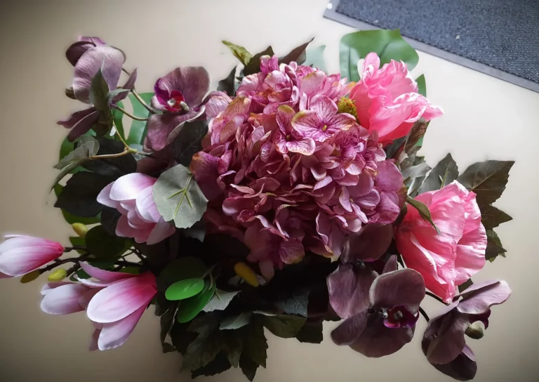 Zijden boeket met roze hortensia en magnolia – Bloem en Atelier Floriante