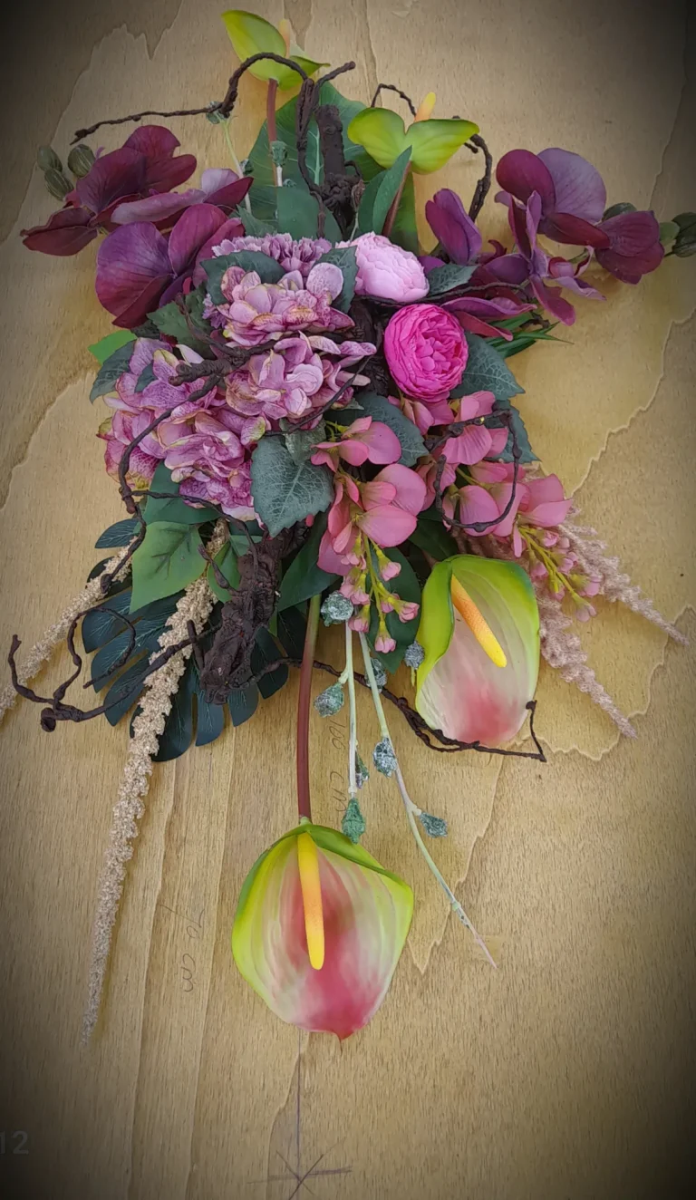 Zijden rouwstuk met roze en paarse bloemen – Bloem en Atelier Floriante